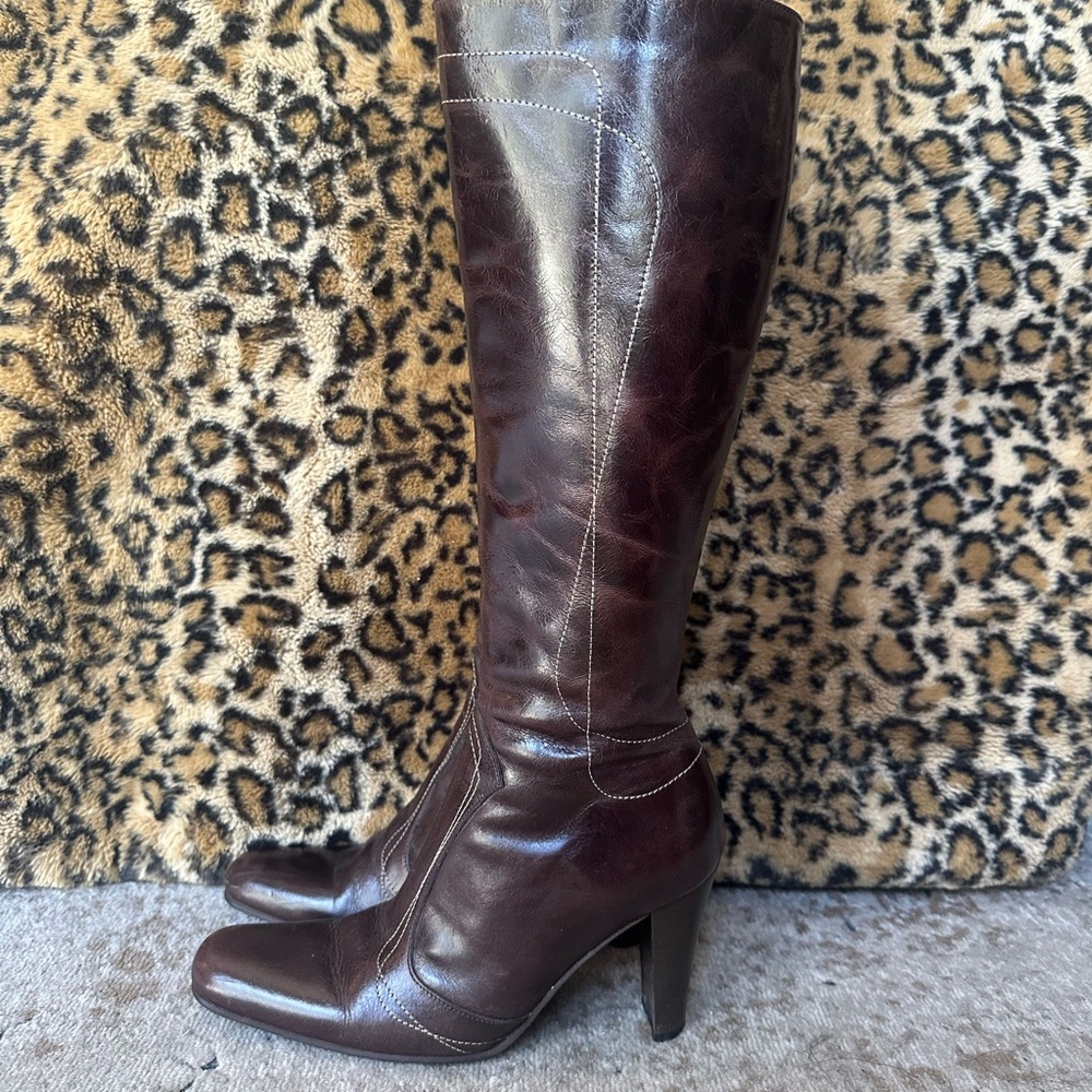 Sophisticated Brown Heeled Boots with Stiletto Heel